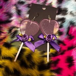 Heart-shaped lollipop earrings with rose ribbon and bow